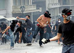 Επεισόδια στην Αθήνα – Τρεις Νεκροί