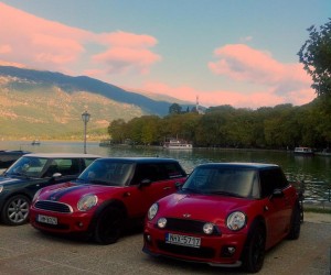 Mini Cooper στη λίμνη Παμβώτιδα