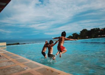 Συστάσεις για την πρόληψη πνιγμού μικρών παιδιών το καλοκαίρι – Προσοχή, μπορεί να συμβεί σε δευτερόλεπτα!