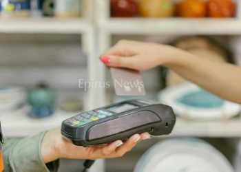 Τραγέλαφος με την πολυδιαφημισμένη σύνδεση ταμειακών με POS – Κινδυνεύουν με πρόστιμα οι επιχειρήσεις