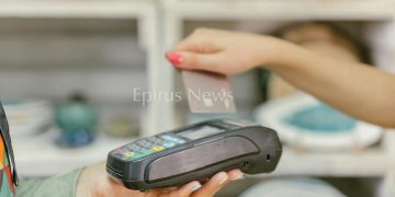 Τραγέλαφος με την πολυδιαφημισμένη σύνδεση ταμειακών με POS – Κινδυνεύουν με πρόστιμα οι επιχειρήσεις